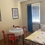 Deli 106